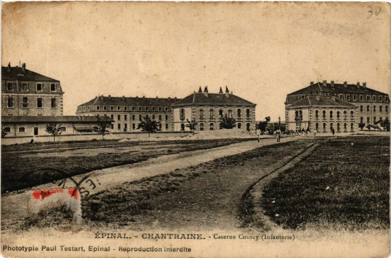 Carte postale ancienne Epinal Chantraine - Caserne Courcy. Infanterie à Épinal