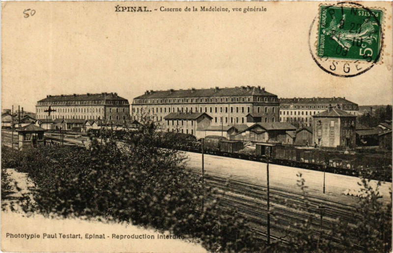 Carte postale ancienne Epinal Caserne de la Madeleine - vue générale à Épinal