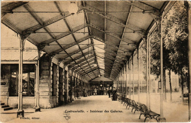 Carte postale ancienne Contrexeville Interieure des Galeries à Contrexéville