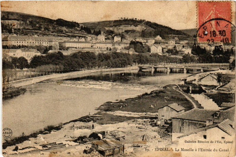 Carte postale ancienne 89 Epinal La Moselle a l'entrée du Canal à Épinal