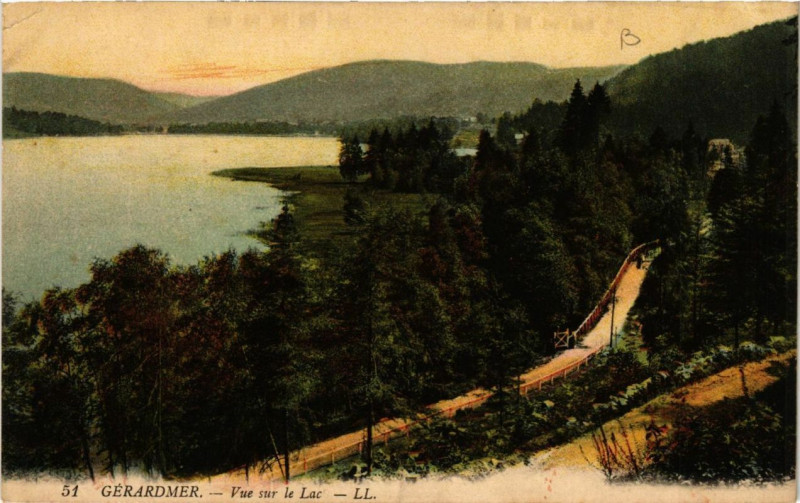 Carte postale ancienne Gerardmer Vue sur le Lac à Gérardmer