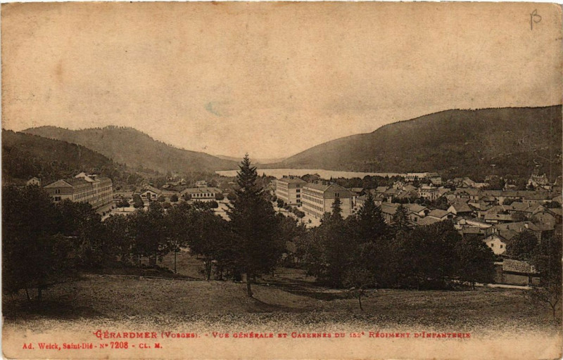Carte postale ancienne Gerardmer vue générale et caserne du 152 e regiment à Gérardmer