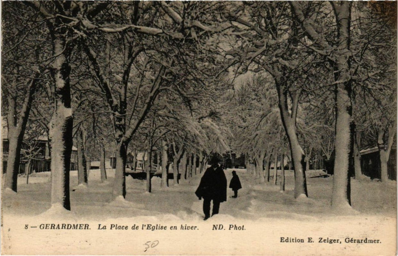 Carte postale ancienne Gerardmer La Place de l'Eglise en hiver à Gérardmer