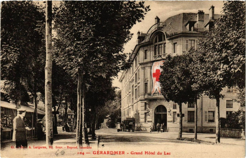 Carte postale ancienne Gerardmer Grand Hotel du Lac à Gérardmer