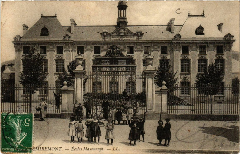 Carte postale ancienne Remiremont Ecoles Maxonrupt à Remiremont