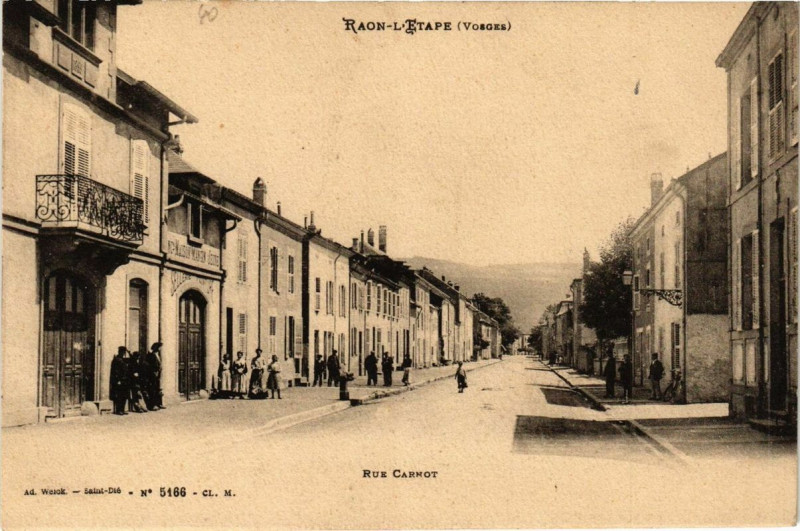 Carte postale ancienne Raon-l'Etape Rue Carnot à Raon-l'Étape