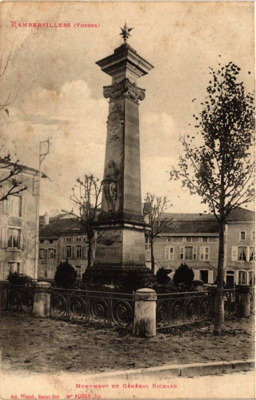 Carte postale ancienne Rambervillers Monument du General Richard à Rambervillers