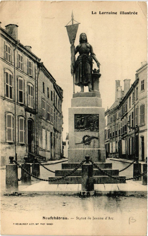 Carte postale ancienne Neufchateau Statue de Jeanne d'Arc à Neufchâteau