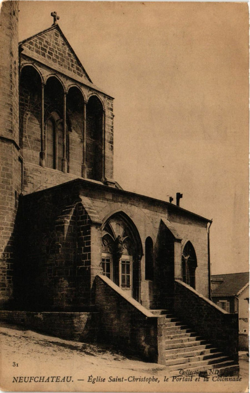 Carte postale ancienne Neufchateau Eglise Saint-Christophe - e Portail et la Colonnade à Neufchâteau