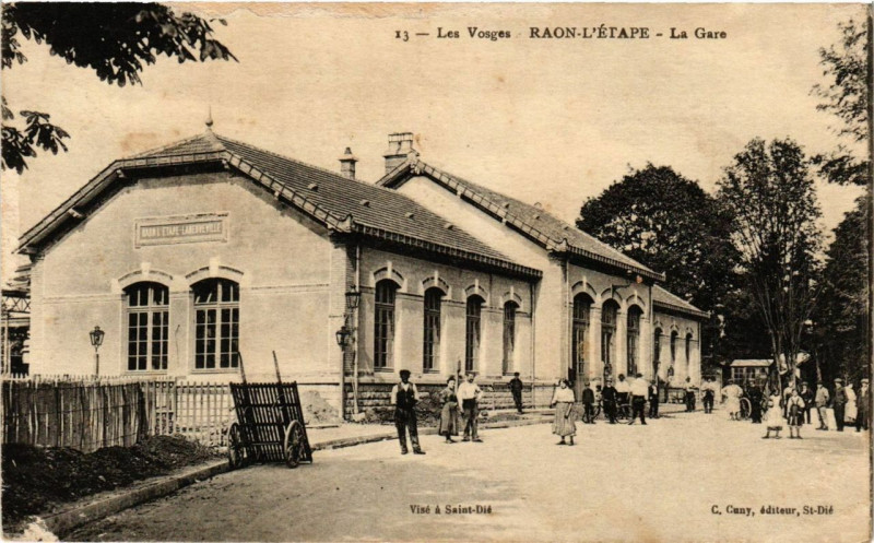 Carte postale ancienne Les Vosges Raon-l'Etape La Gare à Raon-l'Étape