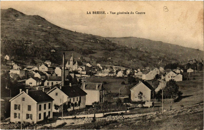 Carte postale ancienne La Bresse vue générale du Centre à La Bresse