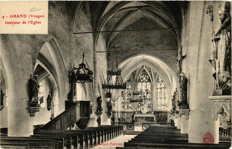 Carte postale ancienne Grand Interieure de l'Eglise à Grand