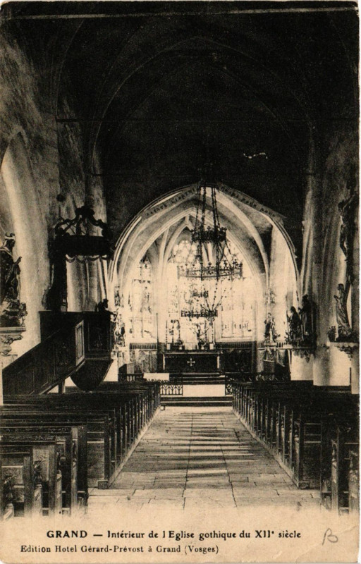 Carte postale ancienne Grand Interieur de l'Eglise à Grand