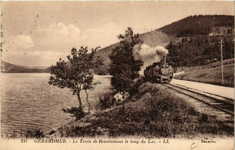 Carte postale ancienne Gerardmer le train de Remiremont le lonf du Lac à Gérardmer