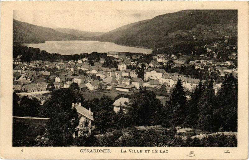 Carte postale ancienne Gerardmer La Ville et le lac à Gérardmer
