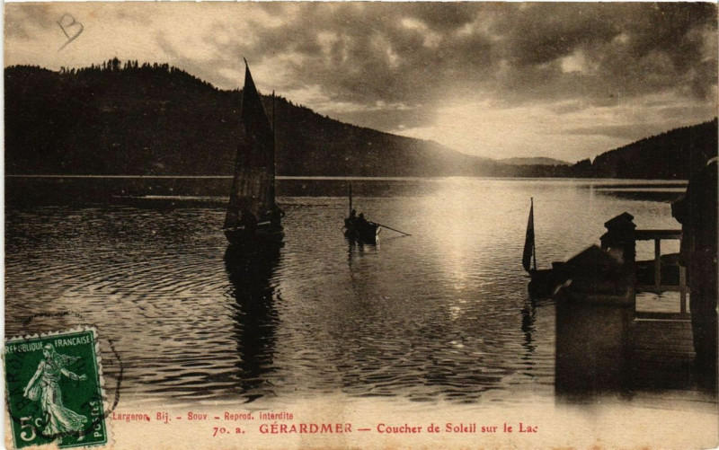 Carte postale ancienne Gerardmer Coucher de Soleil sur le lac à Gérardmer