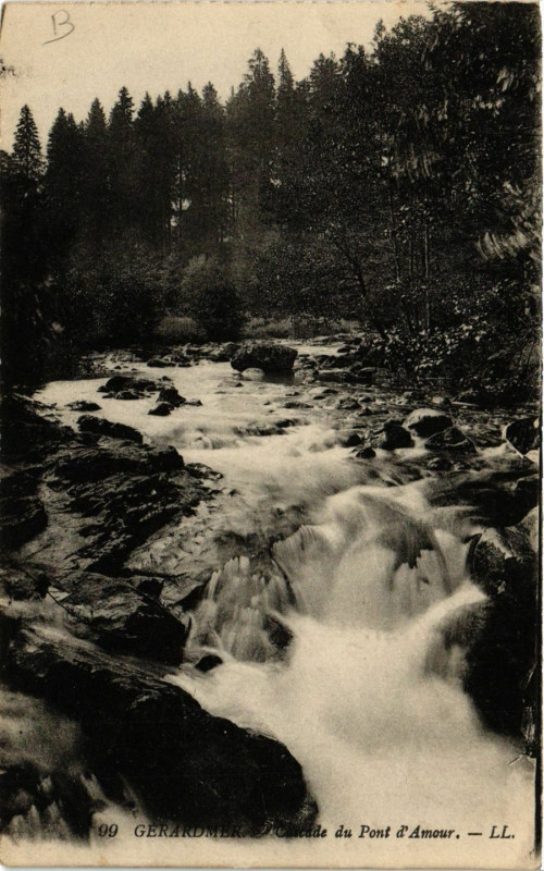 Carte postale ancienne Gerardmer Cascade su Pont d'Amour à Gérardmer