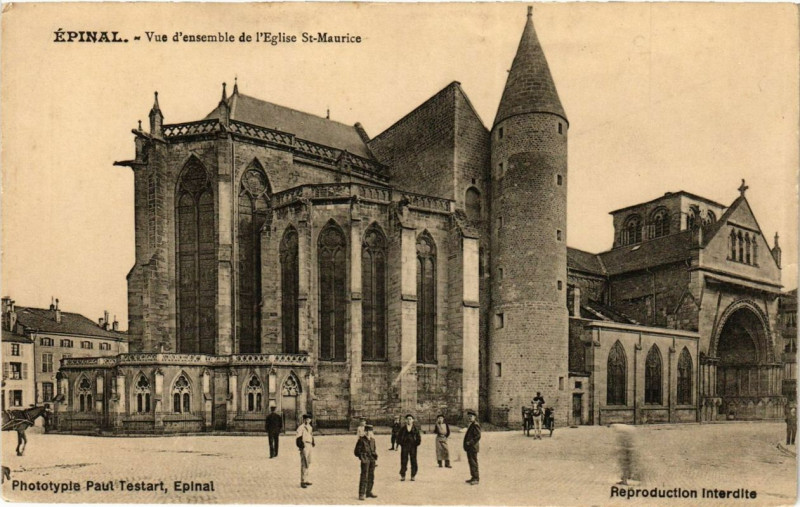 Carte postale ancienne Epinal Vue d'enseble de l'Eglise Saint-Maurice à Épinal