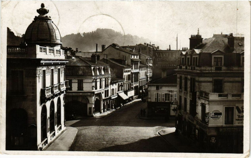Carte postale ancienne Epinal Rue Leopold Bourg à Épinal