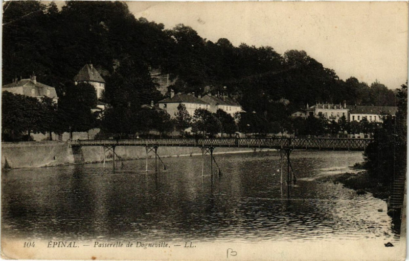 Carte postale ancienne Epinal Passerelle de Dogneville à Épinal