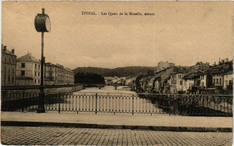 Carte postale ancienne Epinal Les Quais de la Moselle - amont à Épinal