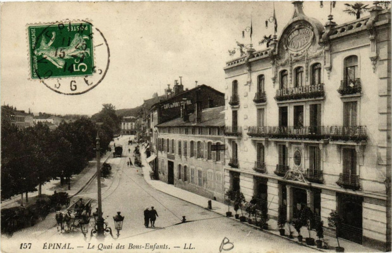 Carte postale ancienne Epinal Le Quai des Bons-Enfants à Épinal