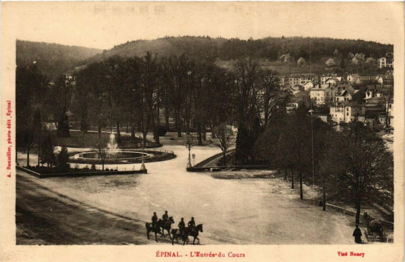Carte postale ancienne Epinal L'Entrée du Cours à Épinal