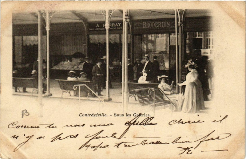 Carte postale ancienne Contrexeville Sous les Galeries à Contrexéville