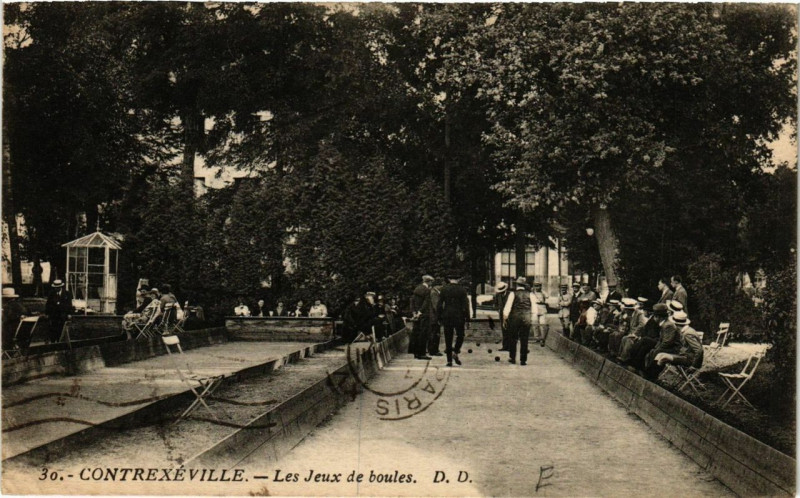 Carte postale ancienne Contrexeville Les Jeux de boules à Contrexéville