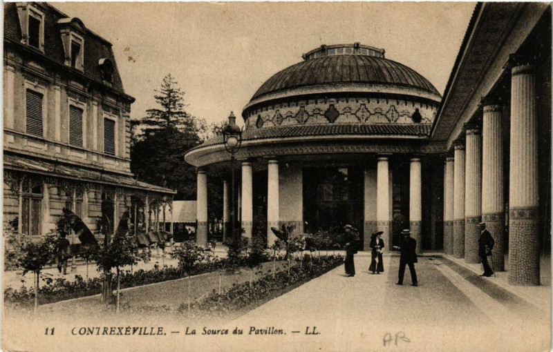 Carte postale ancienne Contrexeville La Source du Pavillon à Contrexéville