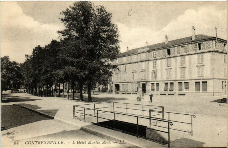 Carte postale ancienne Contrexeville L'Hotel Martin Aine à Contrexéville