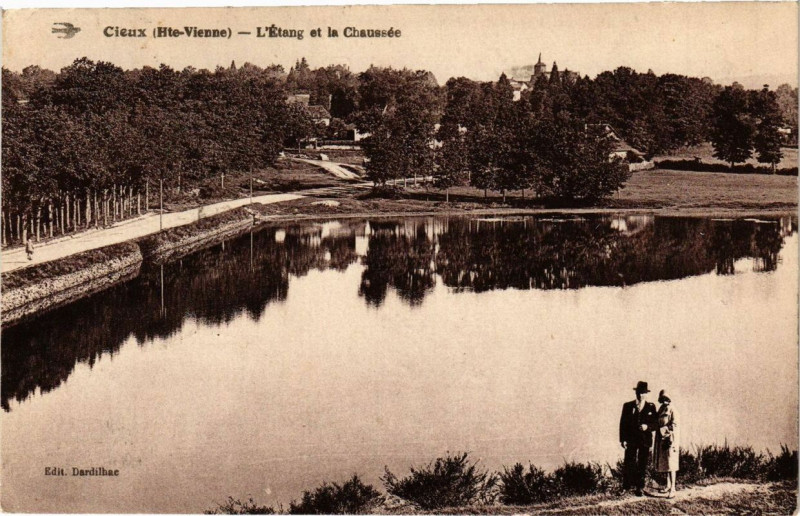 Carte postale ancienne Cieux l'Etang et la chaussee