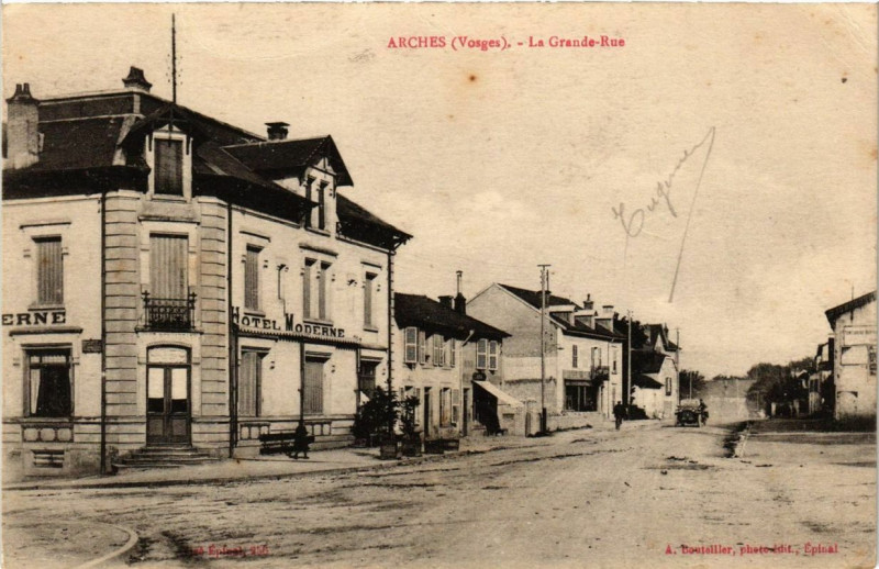 Carte postale ancienne Arches La Grande Rue à Arches