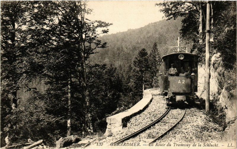 Carte postale ancienne Gerardmer - La Route du Tramway à Gérardmer
