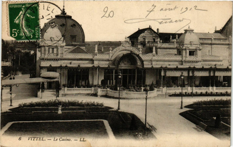 Carte postale ancienne Vittel - Le Casino à Vittel