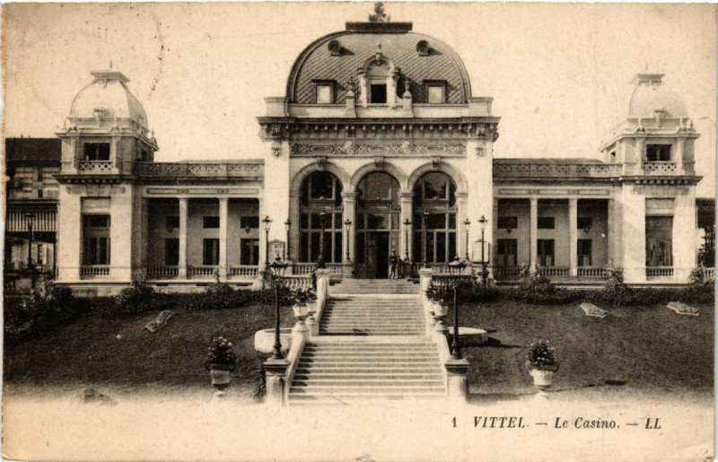 Carte postale ancienne Vittel - Le Casino à Vittel
