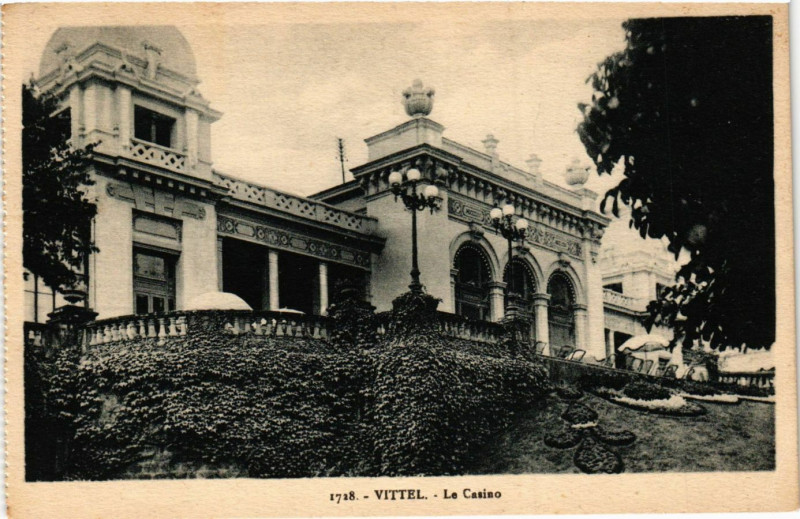 Carte postale ancienne Vittel - Le Casino à Vittel