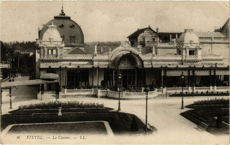 Carte postale ancienne Vittel - Le Casino à Vittel