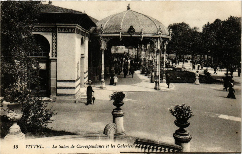 Carte postale ancienne Vittel - Le Salon de Correspondance à Vittel