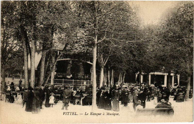 Carte postale ancienne Vittel - Le Kiosque a Musique à Vittel