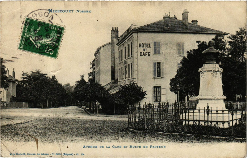 Carte postale ancienne Avenue de la Gare et Buste de Pasteur