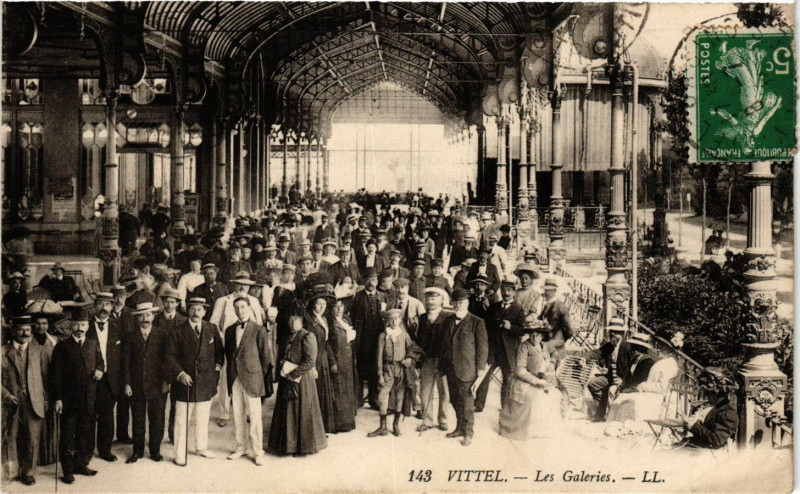 Carte postale ancienne Vittel - Les Galeries à Vittel