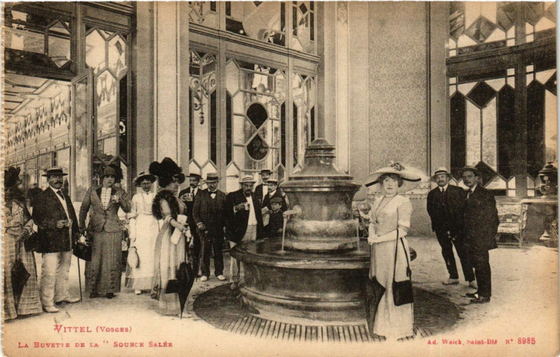 Carte postale ancienne Vittel - La Buvette de la Source Salee à Vittel