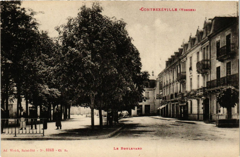 Carte postale ancienne Contrexeville - Le Boulevard à Contrexéville