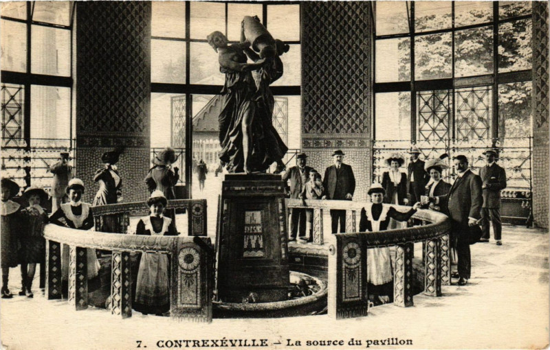 Carte postale ancienne Contrexeville - La Source du Pavillon à Contrexéville