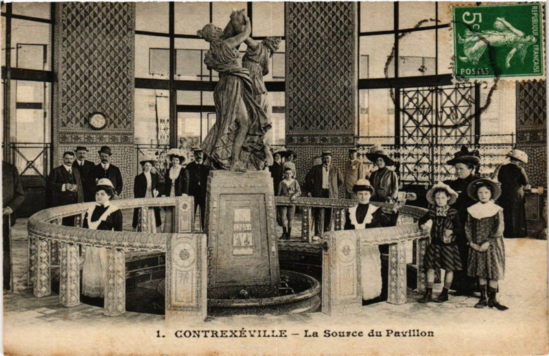 Carte postale ancienne Contrexeville - La Source du Pavillon à Contrexéville