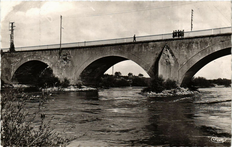Carte postale ancienne Charmes - Une Vue de la Moselle à Charmes