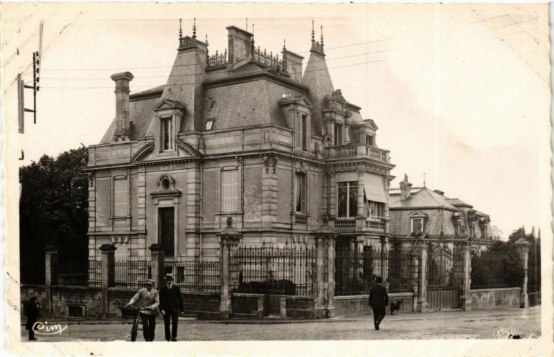 Carte postale ancienne Charmes - Le Chateau Hanus à Charmes