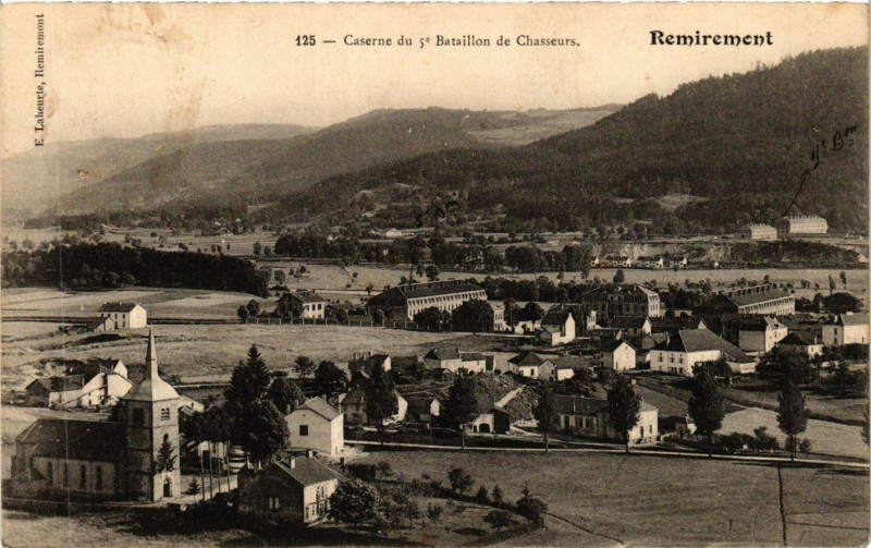 Carte postale ancienne Remiremont - Caserne du 5 Bataillon de Chasseurs à Remiremont