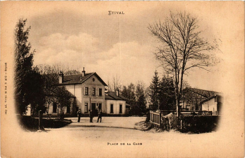Carte postale ancienne Etival - Place de la Gare